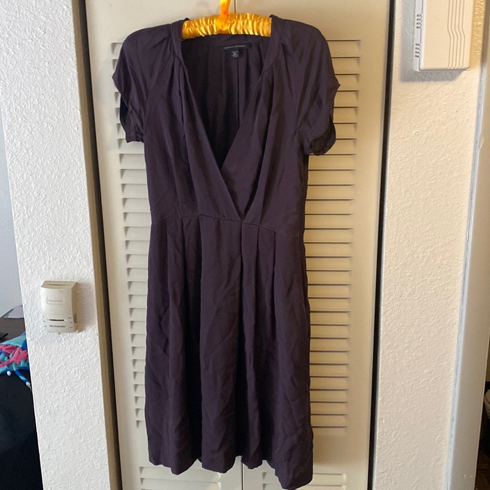 Banana republic size 6 petite plum side zip dress